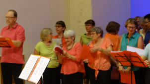 Les choristes se mettent en place 1