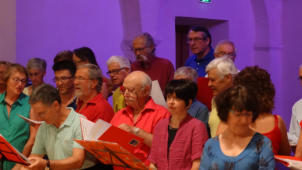 Les choristes se mettent en place 3