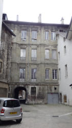 Entrée d'allée couverte