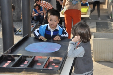 Les enfants jouent