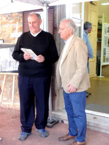 Monsieur le maire reçoit des cadeaux